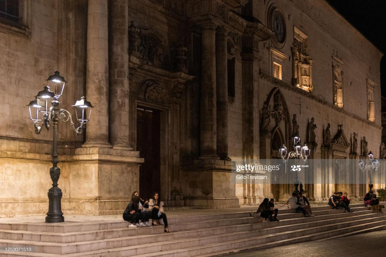 Dietro Piazza Maggiore Sulmona Exterior foto